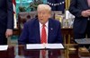 Ông Trump công bố thỏa thuận thương mại sơ bộ với Anh, bitcoin trở lại mốc 100.000 USD, Down Jones tăng hơn 250 điểm