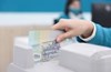 Dòng tiền mặt ngoài ngân hàng tăng mạnh: Điều gì đang diễn ra trong nền kinh tế?