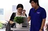 Hà Nội miễn phí đồ ăn, robot lễ tân phục vụ người dân làm thủ tục hành chính từ 1/8