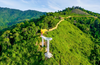 Khám phá hành lang hình rồng dài 460 m giữa núi rừng Đà Nẵng, nối liền cầu kính ở độ cao gần 800 m