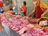 Vì sao người bán thường lau thịt lợn? Những điều người mua nên biết khi đi chợ