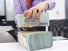 Tiền gửi cá nhân vượt doanh nghiệp: Dòng tiền đang dịch chuyển ra sao?