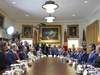 Ông Trump cảnh báo không gia hạn thuế quan, siết bảo hộ ngành dược