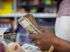 Rupee Ấn Độ lao dốc, áp sát đáy lịch sử và ngóng quyết định từ ông Trump
