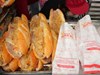 Vì sao bánh mì, hủ tiếu, cơm tấm tại TP.HCM có giá hơn 100.000 đồng?