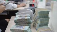 Vì sao ngân hàng đồng loạt tăng lãi suất huy động, mặt bằng lãi suất khó giảm từ nay đến cuối năm?