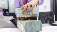Tiền gửi cá nhân vượt doanh nghiệp: Dòng tiền đang dịch chuyển ra sao?