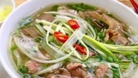 Gia bún, phở, bánh mì đồng loạt tăng: Chủ quán than phiền “vì thuế mà khó”