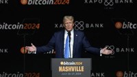 Ông Donald Trump báo cáo thu hơn 1,4 tỷ USD từ các dự án tiền điện tử của gia đình