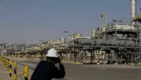 Saudi Arabia giảm giá dầu mạnh nhất gần 30 năm, châu Á hưởng lợi