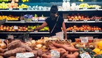 Lạm phát Mỹ hạ nhiệt, Fed khó tăng lãi suất