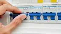 Có nên tắt điều hòa bằng aptomat sau mỗi lần sử dụng?