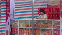 Bánh trung thu tràn ngập phố Hà Nội nhưng sức mua yếu ớt
