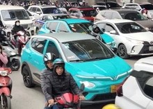 Taxi xăng Hà Nội phải chuyển sang xe điện trước 2030, nhiều ưu đãi lãi vay và lệ phí