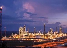 Doanh nghiệp dầu khí ký loạt hợp đồng 600 triệu USD cung cấp nguyên liệu cho siêu nhà máy lọc dầu