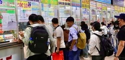 Vé đi lại dịp Tết căng thẳng: Nhiều tuyến cạn chỗ, giá leo thang