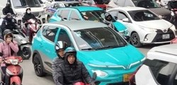 Taxi xăng Hà Nội phải chuyển sang xe điện trước 2030, nhiều ưu đãi lãi vay và lệ phí