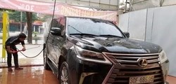Giá rửa xe tại Hà Nội tăng mạnh 30–40%, nhiều gara đồng loạt điều chỉnh khiến khách hàng bất ngờ