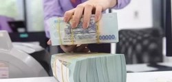 Tiền gửi cá nhân vượt doanh nghiệp: Dòng tiền đang dịch chuyển ra sao?