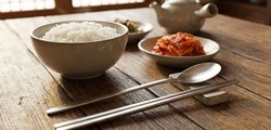 Vì sao người Hàn Quốc chuộng đũa kim loại?