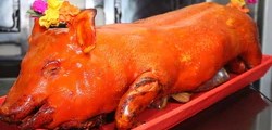 Mâm cỗ Rằm tháng 7 đa dạng phân khúc, heo quay nguyên con gần 7 triệu đồng
