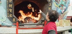 Từ thời nhà Tống, vàng mã đã trở thành một ngành kinh doanh lớn