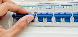 Có nên tắt điều hòa bằng aptomat sau mỗi lần sử dụng?