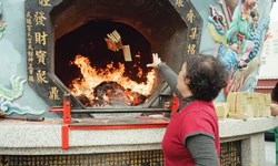 Từ thời nhà Tống, vàng mã đã trở thành một ngành kinh doanh lớn