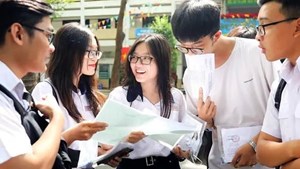 Kỳ thi tốt nghiệp THPT lớn nhất lịch sử bắt đầu: Điểm số trở thành "tấm vé" vào đại học và săn học bổng
