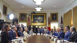 Ông Trump cảnh báo không gia hạn thuế quan, siết bảo hộ ngành dược