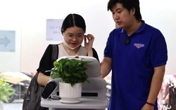 Hà Nội miễn phí đồ ăn, robot lễ tân phục vụ người dân làm thủ tục hành chính từ 1/8
