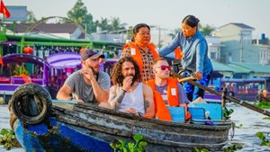 Mùa nước nổi – từ hiểm họa thiên nhiên đến “tài nguyên du lịch” đặc sắc của Việt Nam
