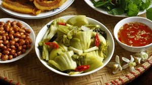 Rau củ muối có thể làm tăng nguy cơ ung thư nếu ăn quá nhiều, sai cách