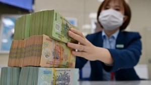 Ngân hàng bứt tốc cho vay, thị trường bất động sản - chứng khoán “hút” vốn