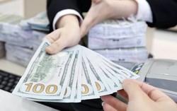 Đổi USD sai nơi quy định có thể bị xử phạt hàng chục triệu đồng từ đầu năm 2026
