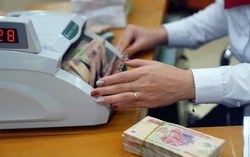 Lãi suất nhích lên, dòng tiền vào ngân hàng lập kỷ lục