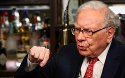 Warren Buffett: Điều đáng lo không phải suy thoái, cảnh báo rủi ro lớn hơn với thị trường chứng khoán