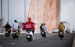 Nắng nóng và giao mùa khiến nhu cầu gửi hàng cá nhân tăng, dịch vụ số lên ngôi