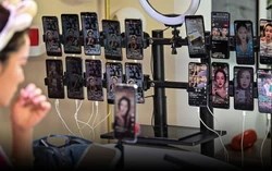 Nghề livestream phía sau ánh đèn: Áp lực 10 tiếng liên tục khiến nhiều người kiệt sức, muốn rời bỏ