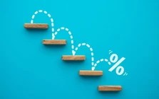 Vì sao “gấp đôi tiền sau 10 năm” nhờ lãi kép tiết kiệm gần như bất khả thi?