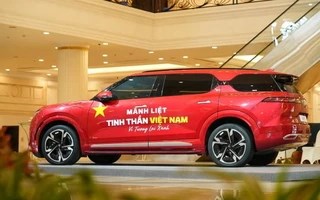 Ông Phạm Nhật Vượng phát động chiến dịch ‘mãnh liệt tinh thần Việt Nam’ lần 3: ưu đãi 4% toàn bộ dòng xe VinFast, muốn ‘tất cả người dân Việt Nam đều là khách hàng thân thiết’