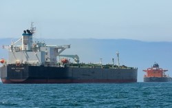 Giá dầu lao dốc sau tín hiệu mới từ ông Trump về đàm phán với Iran