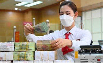 Khoảng cách tín dụng - huy động vượt 2,5 triệu tỷ đồng, áp lực thanh khoản ngân hàng gia tăng