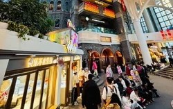 Du khách Việt bất ngờ trước quy mô "khủng" của trung tâm thương mại ở Trung Quốc: "Không ngờ phát triển tới mức này!"