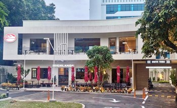 Chiến lược từ cửa hàng truyền thống đến drive-thru hiện đại
