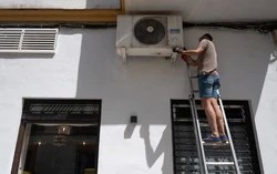 Vì sao nhiều người ở Pháp, Anh không thể tự lắp điều hòa dù nắng nóng trên 40 độ?