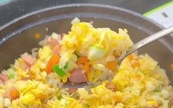 Ăn cơm rang từ cơm để lâu, người đàn ông 50 tuổi bị suy gan, suy thận cấp, phải lọc máu liên tục