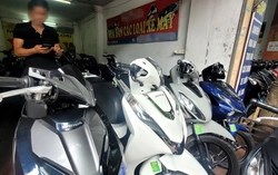 Thị trường xe máy cũ chạy xăng ở Hà Nội đang đối mặt với tình trạng giá giảm mạnh do lo ngại lệnh cấm xe máy xăng trong Vành đai 1 