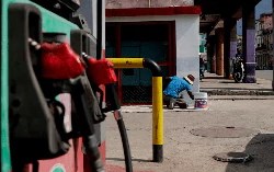 Cuba xuất hiện chợ đen xăng Mỹ giữa khủng hoảng nhiên liệu