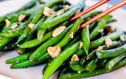 Người phụ nữ nhập viện giữa đêm vì ngộ độc, bác sĩ cảnh báo 4 món quen thuộc có thể “độc” hơn thạch tín nếu chế biến sai